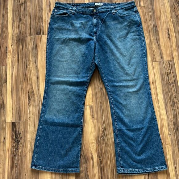 Levi's 515 Bootcut Jeans - Picture 7 of 8